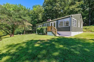 Peaceful Mountain Retreat Near Appalachian Trail, Wineries, Breweries and More
