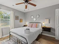 The Luxe/Hot Tub/Putt Putt/10 Miles Shaker Village Hotels in Mercer County