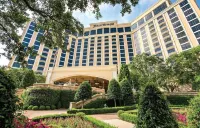 POOL & HOT TUB! Minutes to Beach! Close to Biloxi & Casinos! Backyard Oasis! Hotels near Lynn Meadows Discovery Center