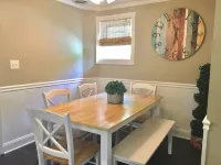 Serenity Amid it All. Dog friendly PET FEE, WiFi, outdoor shower, grill