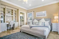 Beach View 2nd row! 4 BR Sleeps 12, Hot tub, Movie projector, Ping pong
