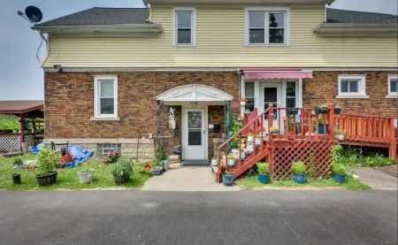 Cozy Apartment, Your second home Отели рядом с достопримечательностью «Cheektowaga Volunteer Firemen's Memorial Park»