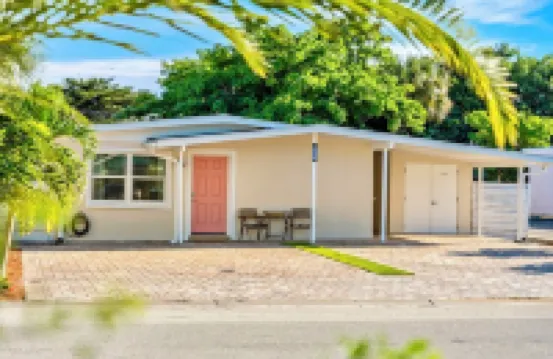 Close to BEACH & PORT CANAVERAL, Private HEATED Pool