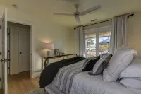 Charming downtown bungalow on Park Avenue