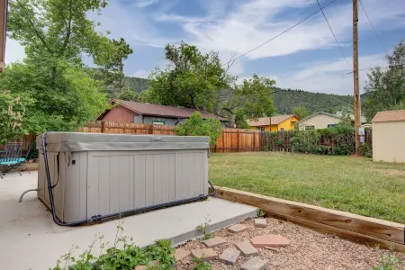 Hiker's Hideaway- Cozy 3B bungalow with hot tub in gorgeous Palmer Lake! Отели в г. Палмер Лейк