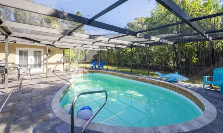 The Hamilton ~ Upscale Pool House by Beaches/Downtown