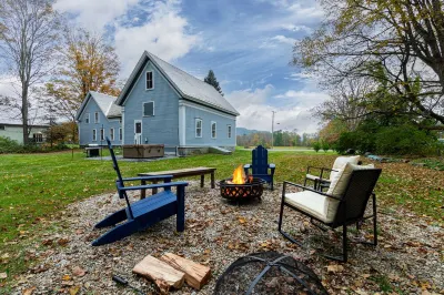 Rustic 150-year-old farmhouse, Jacuzzi included