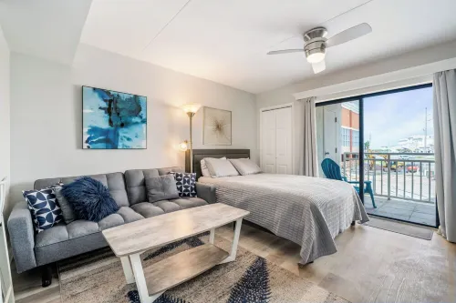 CHIC STUDIO STEPS FROM THE BEACH