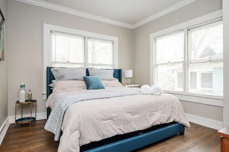 !NEW! MCM Retreat in Downtown Decatur