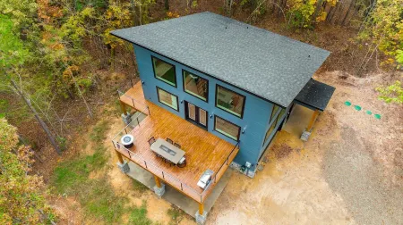 Modern Lakeview Escape