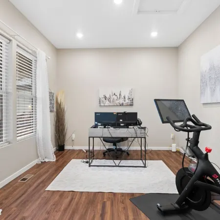 Spacious 3 bedroom, 2.5 bath house - 20 min from DIA, 25 min from Denver