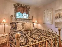 Large & Private Guest House Apt w/ Patio + Views! Hotels in Boyle County