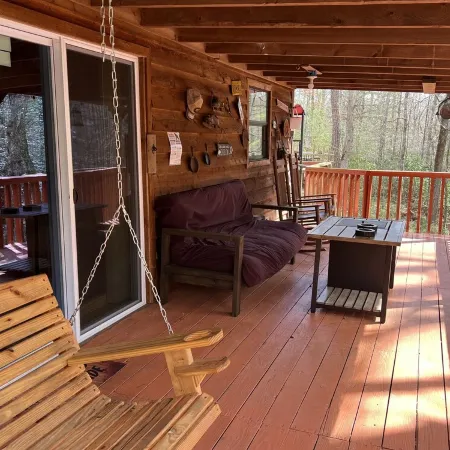 Cozy 2BR/1B cabin overlooking a beautiful creek with access to Catoosa WMA.