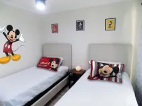 Spacious New Refurnished and Decorated 5-Bedrooms Mickey Mouse Pool House 카간 크로싱스 커뮤니티 도서관 주변 호텔