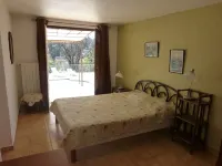 Ground floor of a villa in front of the swimming pool Hotels in Carces
