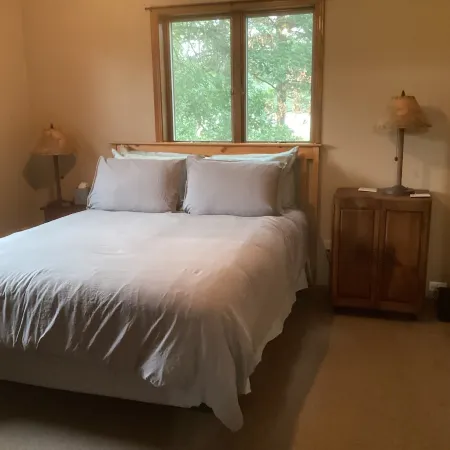 Cozy 3-bedroom cabin with private dock and direct access to Castle Rock Lake. Отели в г. Джермантаун