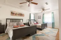 Up to 12 guests - Just min to Clearwater Beach & Indian Rocks Beach