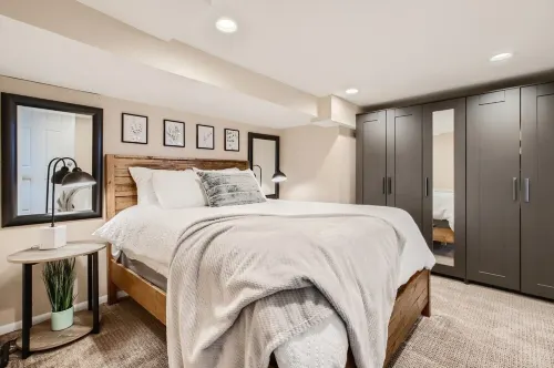 Relaxing Downtown Castle Rock guest suite.