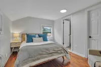 Quaint Royal Cottage @ Historic Leesburg Hotels near Sycolin Corner