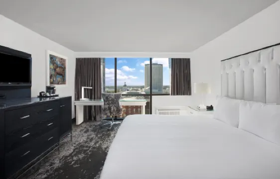 DoubleTree by Hilton Tallahassee - parking
