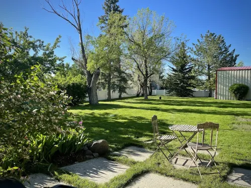 Rizen Cottage - A Cozy Montana Getaway