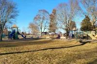PRIVATE BEACH: A SLICE OF HEAVEN @ NIANTIC W/ 6 QUEENS 1 FULL BED