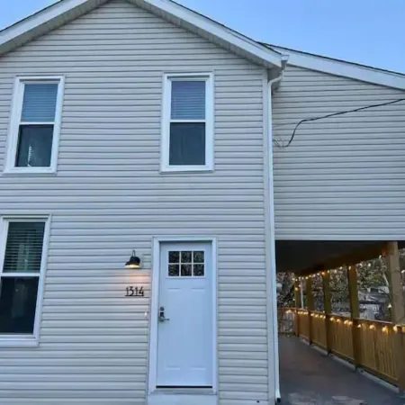 Renovated Covington Home Near Devou w/ King Bed, 5 minutes to Downtown Cincy!