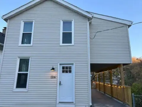 Renovated Covington Home Near Devou w/ King Bed, 5 minutes to Downtown Cincy!