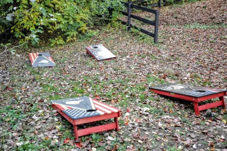 A frame cottage with private dock on lake Отели рядом с достопримечательностью «North Georgia Premium Outlets»