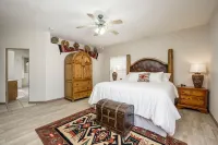 Luxury Desert Pool Oasis Home - 4-Star