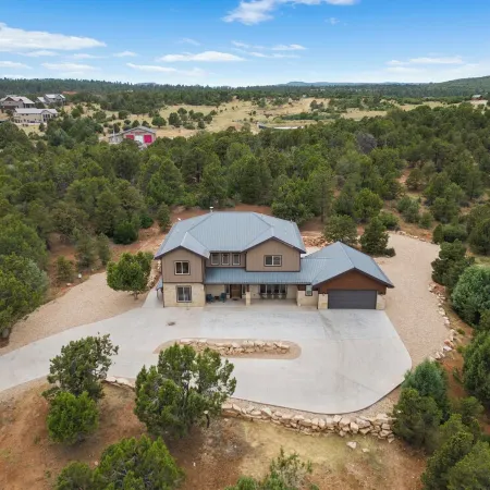 Spacious, Private Hot Tub, 6 bedrooms 5 Ensuite Bathrooms. 7th night FREE!