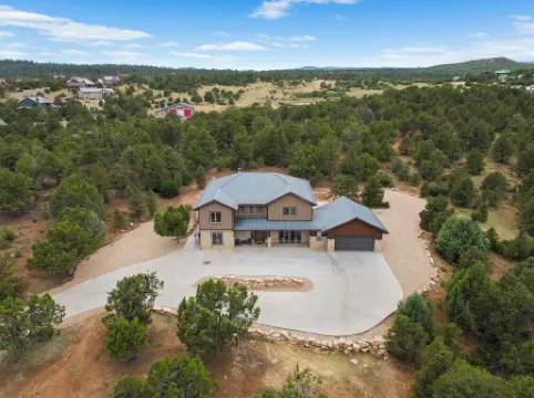 Spacious, Private Hot Tub, 6 bedrooms 5 Ensuite Bathrooms. 7th night FREE!