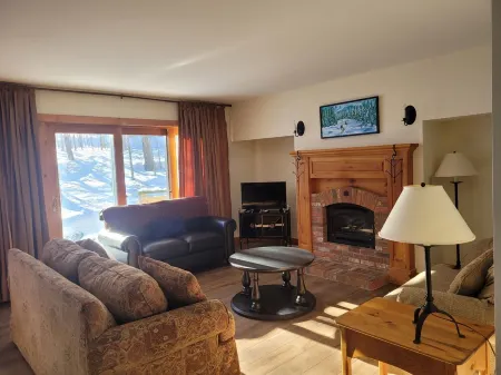 Ski in/ Ski out at Jay Peak- 10 feet from Grammy Jay Run