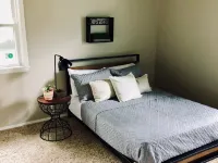 Broken Arrow's Best!- Pool table, fire pit, & more!! Hotels in Broken Arrow