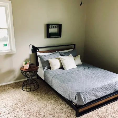 Broken Arrow's Best!- Pool table, fire pit, & more!!