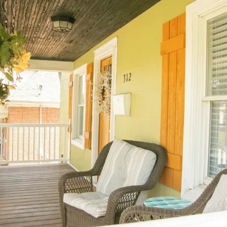 Cozy Little House Blocks from the Park & Fair Grounds.