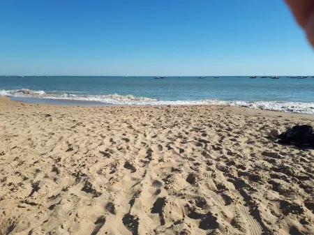House with sea view, 20 steps from the beach