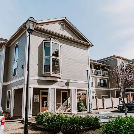 Bay Lights waterfront loft located in old town