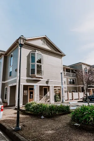 Bay Lights waterfront loft located in old town