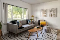 The Glenn; Mid-century home with hot tub, fire pit, bicycles & more