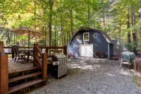 Pocono Base Camp - GOLF CART AVAILABLE to ride to 2 lakes, 3 beaches, & 4 pools