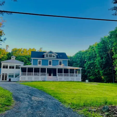 Oversized Country house, Quiet Retreat & Gathering space ~NEW !!!