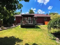 Charming 2-bedroom house with views of Cedar Point! Hotels near Soda Pop's