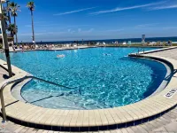 Oceanfront Studio1st floor- Pools Open - Hawaiian Inn