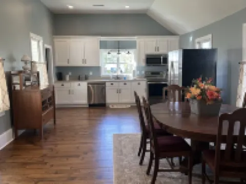 2nd Street Retreat Hotels in Pulaski