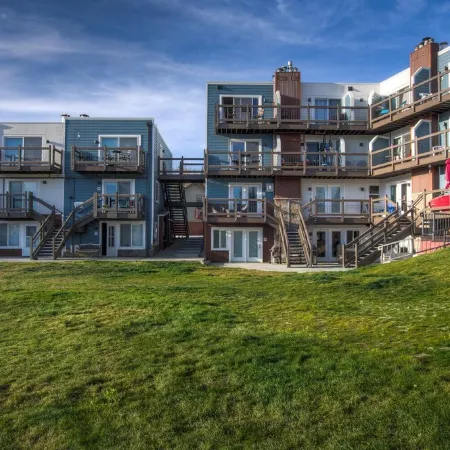 Lakeside One-Bedroom with Balcony/Views! Close to Keystone.