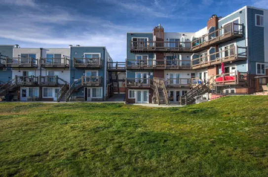 Lakeside One-Bedroom with Balcony/Views! Close to Keystone.