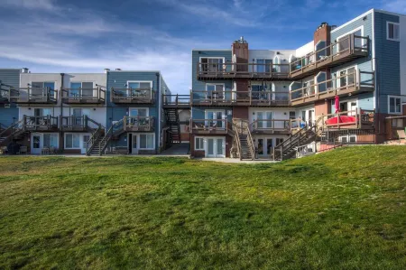 Lakeside One-Bedroom with Balcony/Views! Close to Keystone. Отели в г. Диллон