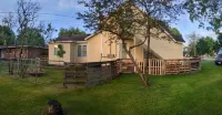 Cozy 2-bedroom apartment with WiFi, AC in welcoming Spring Green