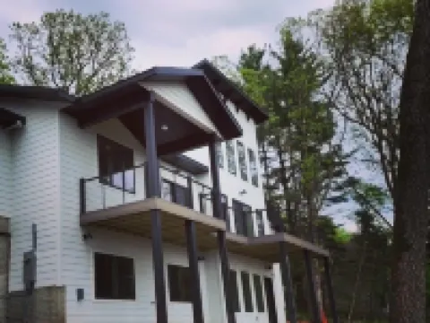 Over 3600 sqft house in gorgeous Decorah, Iowa!! Hotels in Winneshiek County